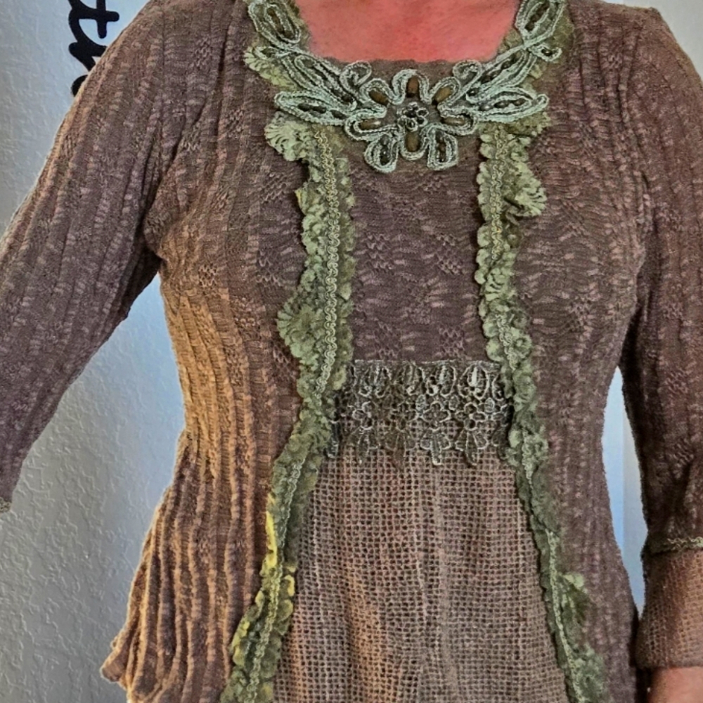 Pretty Angel brand brown ribbed ruffled blouse with three-quarter sleeves